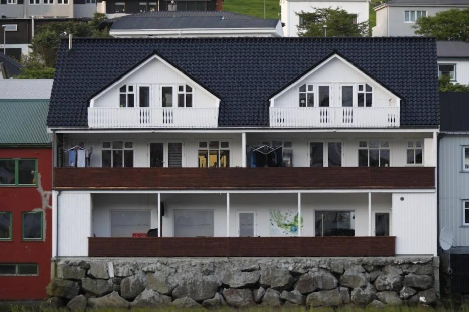 Spacious City Center Home By The Sea Klaksvík Eksteriør bilde
