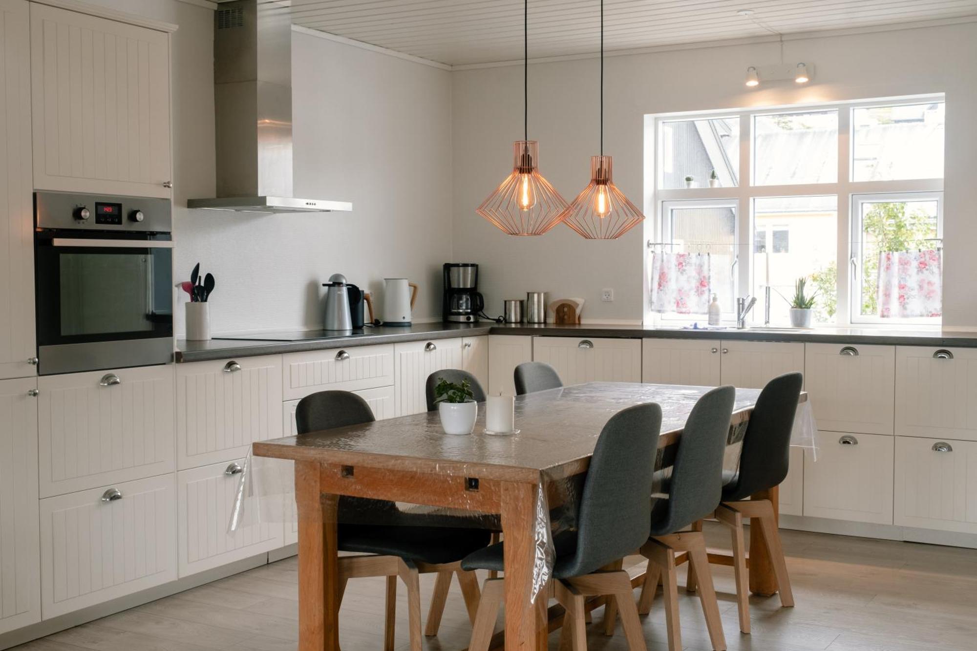 Spacious City Center Home By The Sea Klaksvík Eksteriør bilde