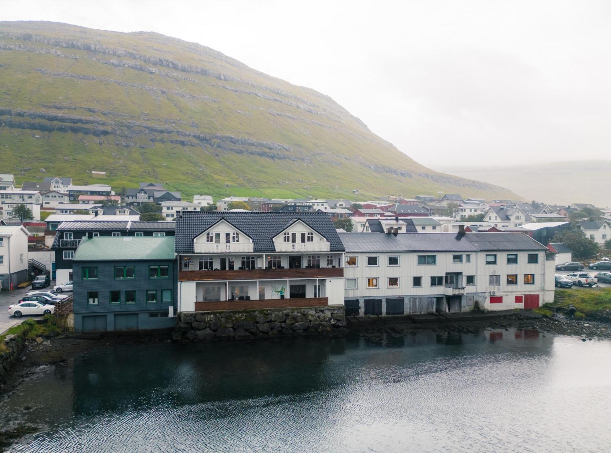 Spacious City Center Home By The Sea Klaksvík Eksteriør bilde